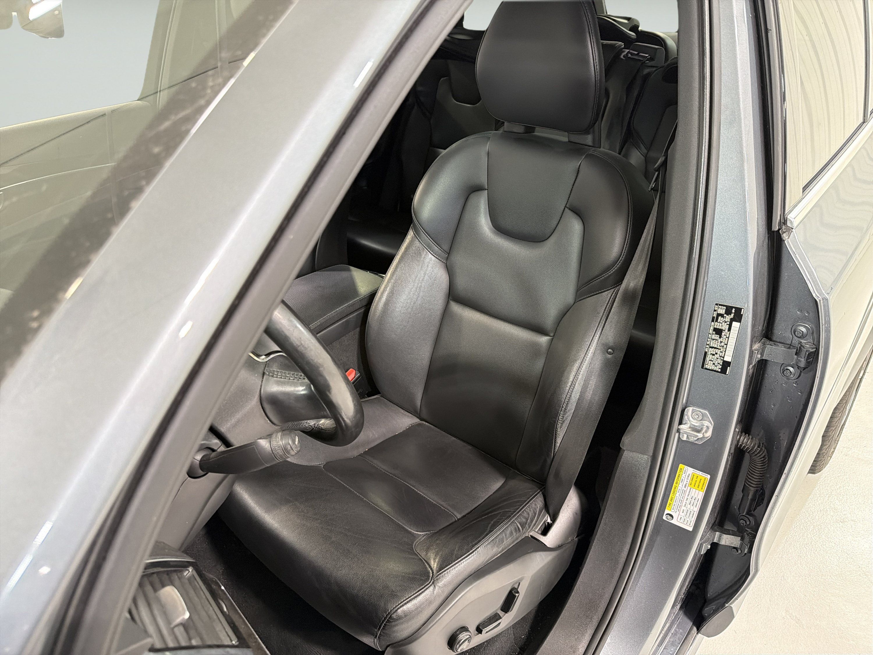 Used 2018 Volvo XC90 T5 Momentum w/ Convenience Package AWD/4WD image 10
