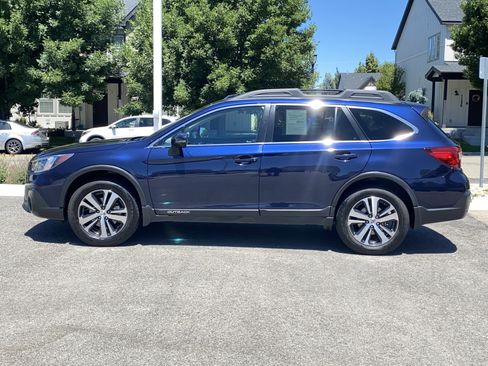 Used 2018 Subaru Outback 2.5i Limited AWD/4WD image 3