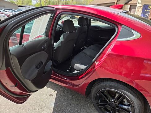 Used 2018 Chevrolet Cruze LT w/ Convenience Package FWD image 36