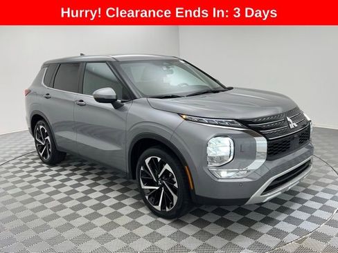 Used 2024 Mitsubishi Outlander SE image 3