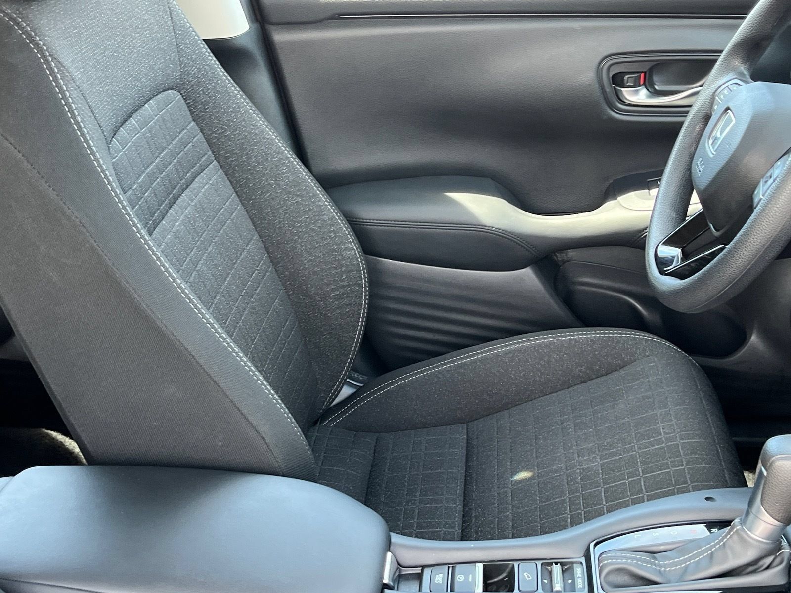 Used 2025 Honda HR-V LX image 10
