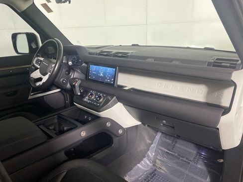 Used 2021 Land Rover Defender 110 SE image 31