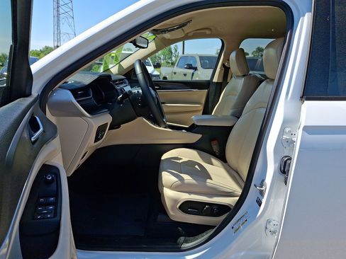 Used 2021 Jeep Grand Cherokee L Limited AWD/4WD image 16