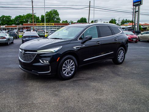Used 2024 Buick Enclave Essence w/ Technology Package FWD image 3