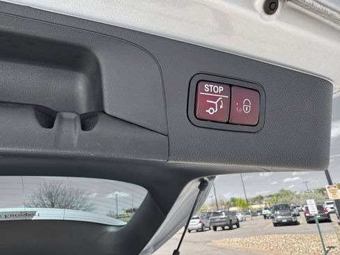 Used 2019 Mercedes-Benz GLC 300 4MATIC image 10
