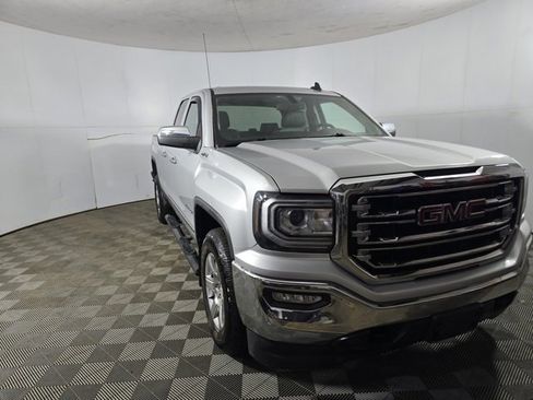 Used 2018 GMC Sierra 1500 SLT image 3