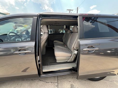 Used 2016 Kia Sedona LX w/ Option Group 020 FWD image 13
