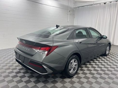 Used 2025 Hyundai Elantra SE FWD image 5