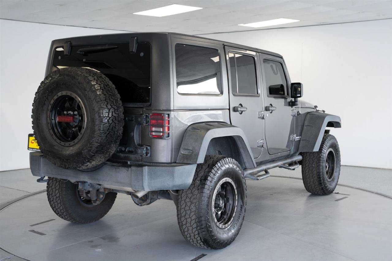 Used 2014 Jeep Wrangler Unlimited Rubicon w/ Connectivity Group AWD/4WD image 7