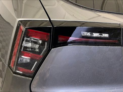 Certified 2025 Nissan Kicks SR FWD image 40