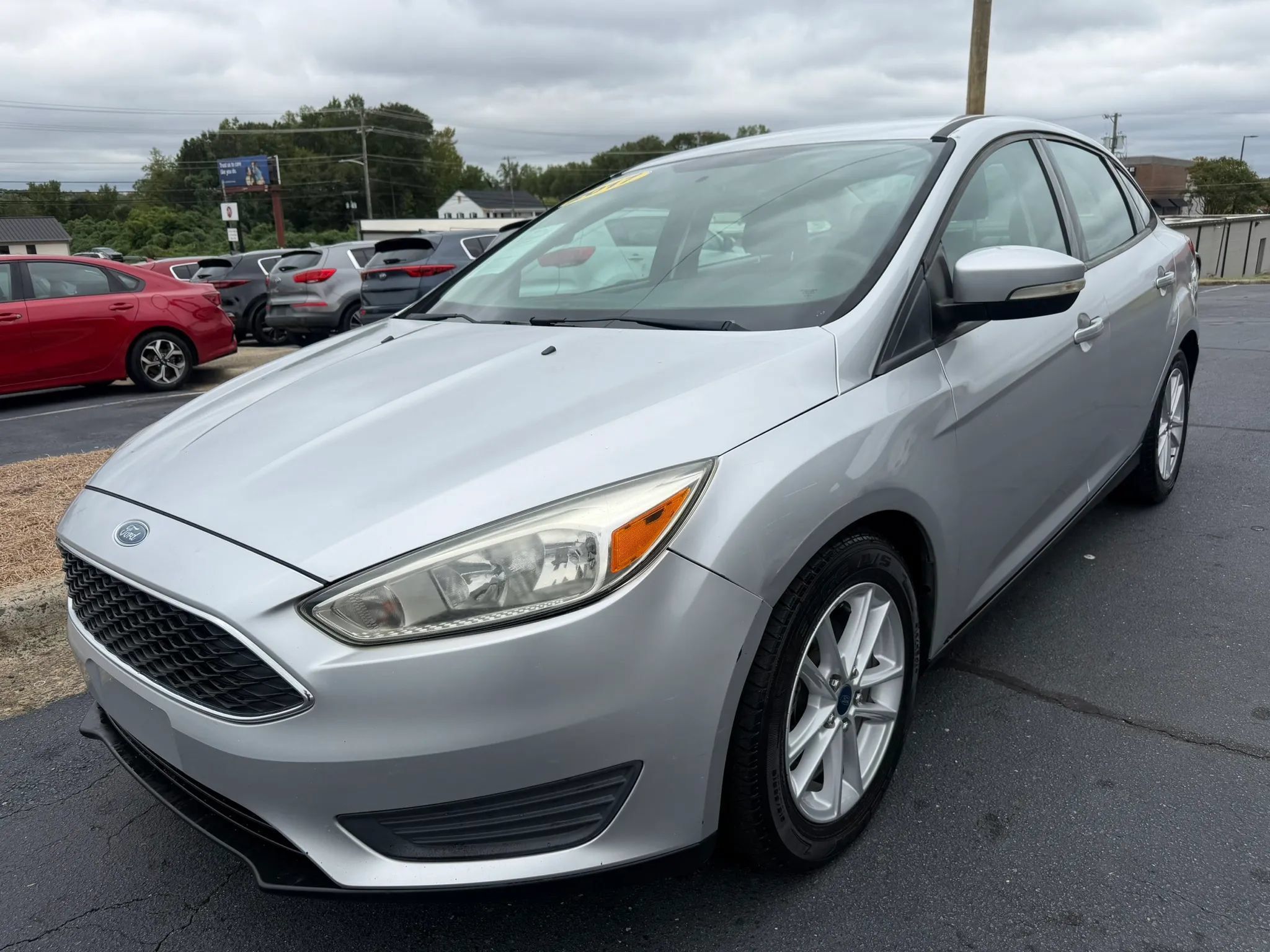 Used 2017 Ford Focus SE FWD image 3