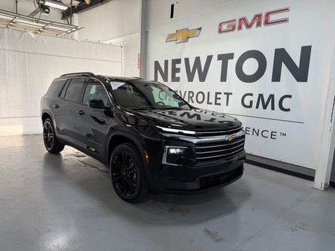 New 2026 Chevrolet Traverse LT w/ LPO, Floor Liner Package FWD image 2