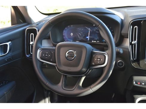 Certified 2025 Volvo XC40 B5 Core w/ Protection Package Premier image 16