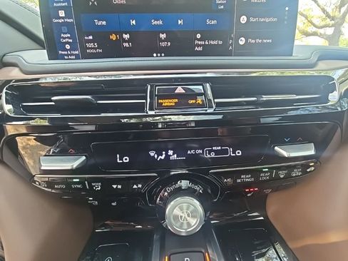 Used 2025 Acura MDX SH-AWD w/ Technology Package image 24