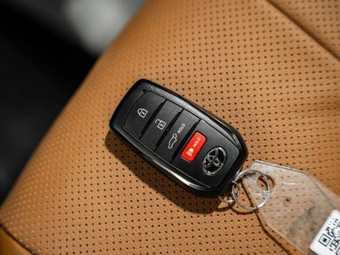 New 2026 Toyota Highlander Platinum image 48