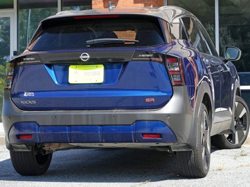 Used 2025 Nissan Kicks SR FWD image 4