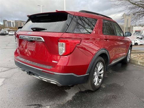 Used 2020 Ford Explorer XLT w/ Equipment Group 202A image 4