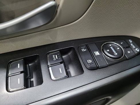 Used 2017 Kia Sedona LX w/ LX Essentials Premium Package FWD image 27