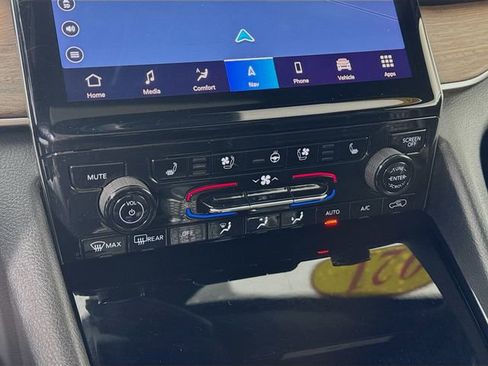 Used 2021 Jeep Grand Cherokee L Summit w/ Luxury Tech Group V image 16