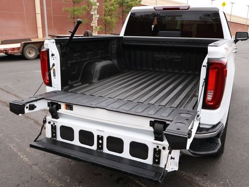 Used 2025 GMC Sierra 1500 SLT w/ SLT Premium Plus Package image 28