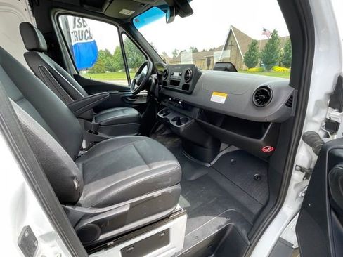 Used 2025 Mercedes-Benz Sprinter 2500 image 13