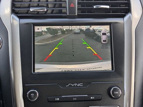 Used 2019 Ford Fusion SE image 28