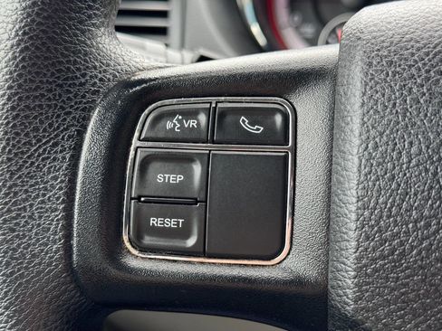 Used 2019 Dodge Grand Caravan SE w/ UConnect Hands-Free Group image 28