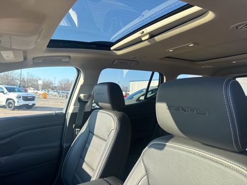 Used 2023 GMC Acadia Denali w/ Trailering Package image 25