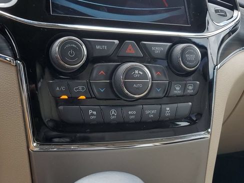 Certified 2019 Jeep Grand Cherokee Limited AWD/4WD image 32