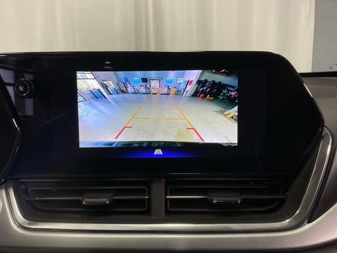Used 2024 Chevrolet Trax LT FWD image 23
