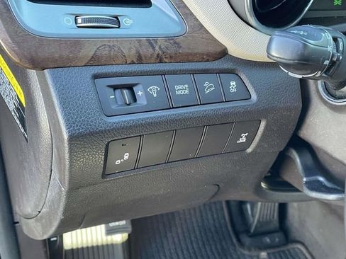 Used 2017 Hyundai Santa Fe Limited w/ Cargo Package image 19