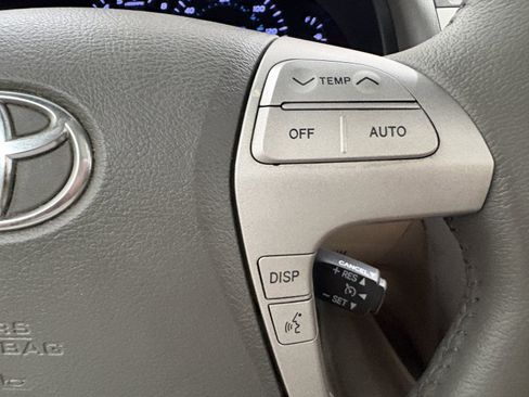 Used 2011 Toyota Camry XLE w/ SE/XLE Extra-Value Pkg FWD image 29