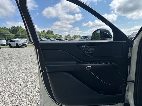 Used 2025 Lincoln Aviator AWD image 25