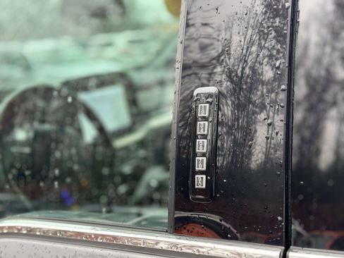 Used 2021 Ford F150 Lariat w/ Equipment Group 502A High image 9