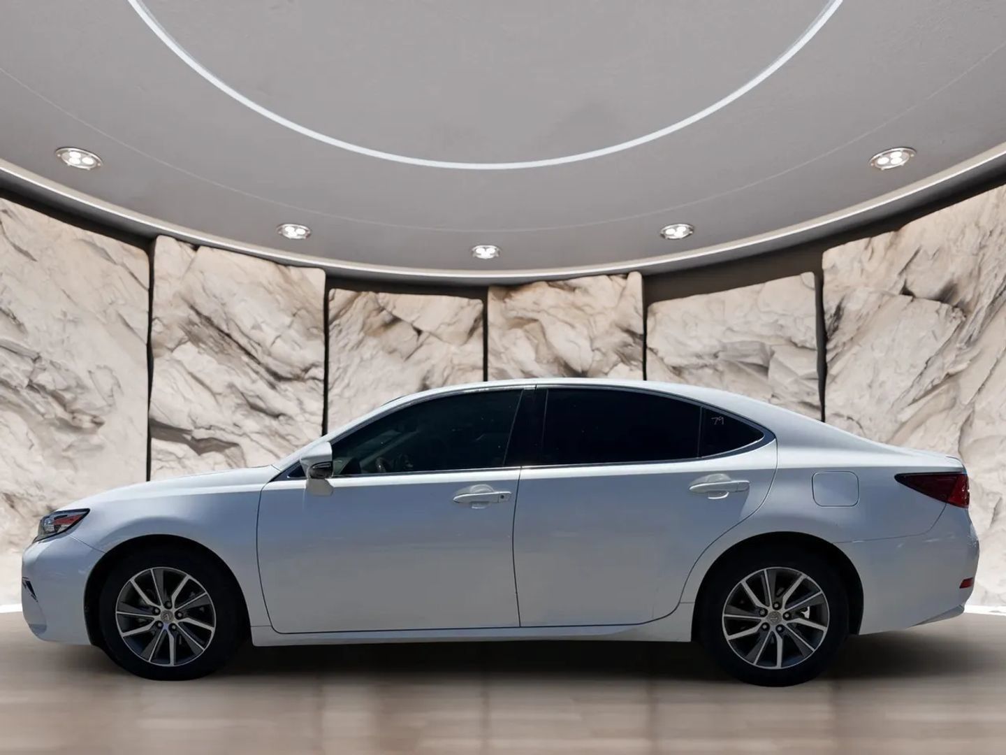 Used 2016 Lexus ES 300h w/ Luxury Package w/Wood Trim FWD image 5
