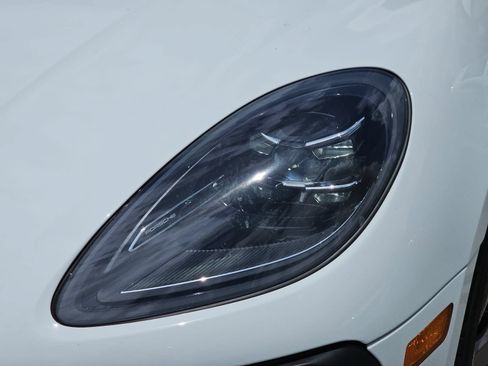 Used 2023 Porsche Macan AWD/4WD image 27