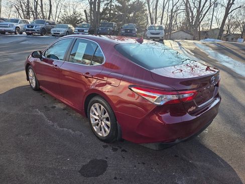 Used 2019 Toyota Camry L image 5