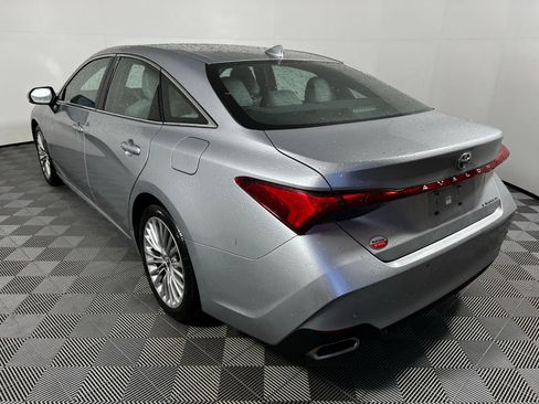 Used 2019 Toyota Avalon Limited image 7