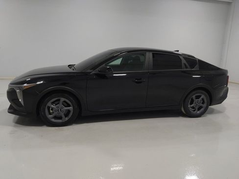 Used 2025 Kia K4 FWD image 2