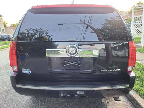 Used 2010 Cadillac Escalade Premium image 6