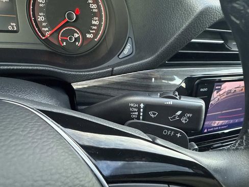 Certified 2022 Volkswagen Passat 2.0T R-Line image 32