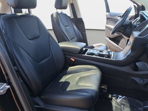 Used 2020 Ford Edge Titanium AWD/4WD image 11