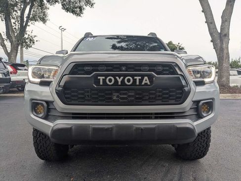 Used 2020 Toyota Tacoma TRD Off-Road w/ TRD Premium Off Road Package AWD/4WD image 9