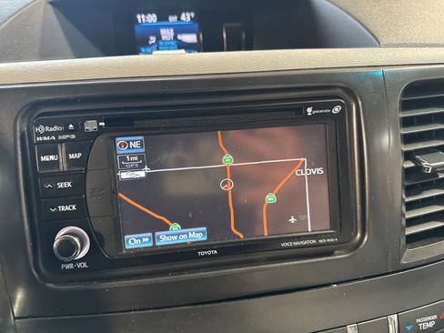 Used 2014 Toyota Sienna XLE image 23