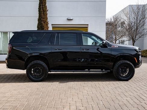 Used 2025 Chevrolet Suburban Z71 w/ Comfort Package image 11