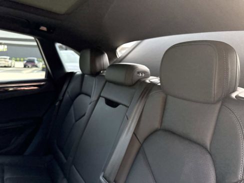 Certified 2022 Porsche Macan image 35