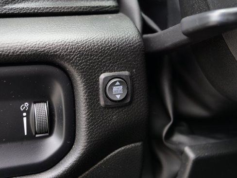 Used 2023 RAM 1500 Big Horn AWD/4WD image 35