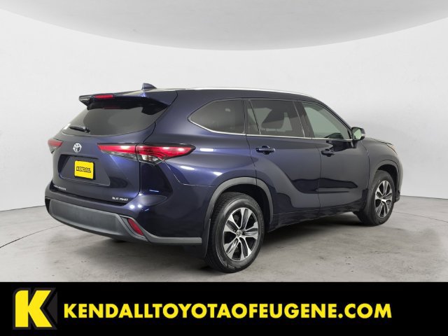 Used 2022 Toyota Highlander XLE AWD/4WD image 5