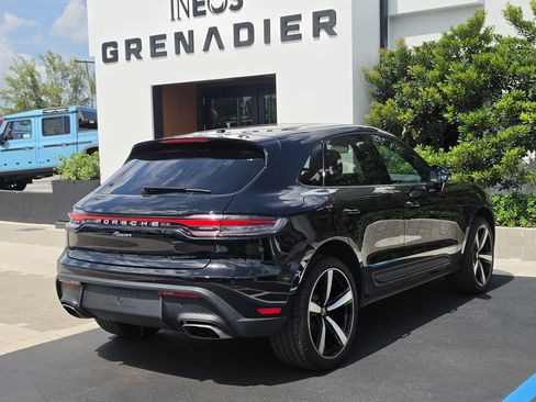 Used 2025 Porsche Macan AWD/4WD image 4