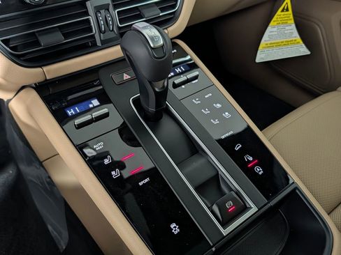 New 2026 Porsche Macan image 33